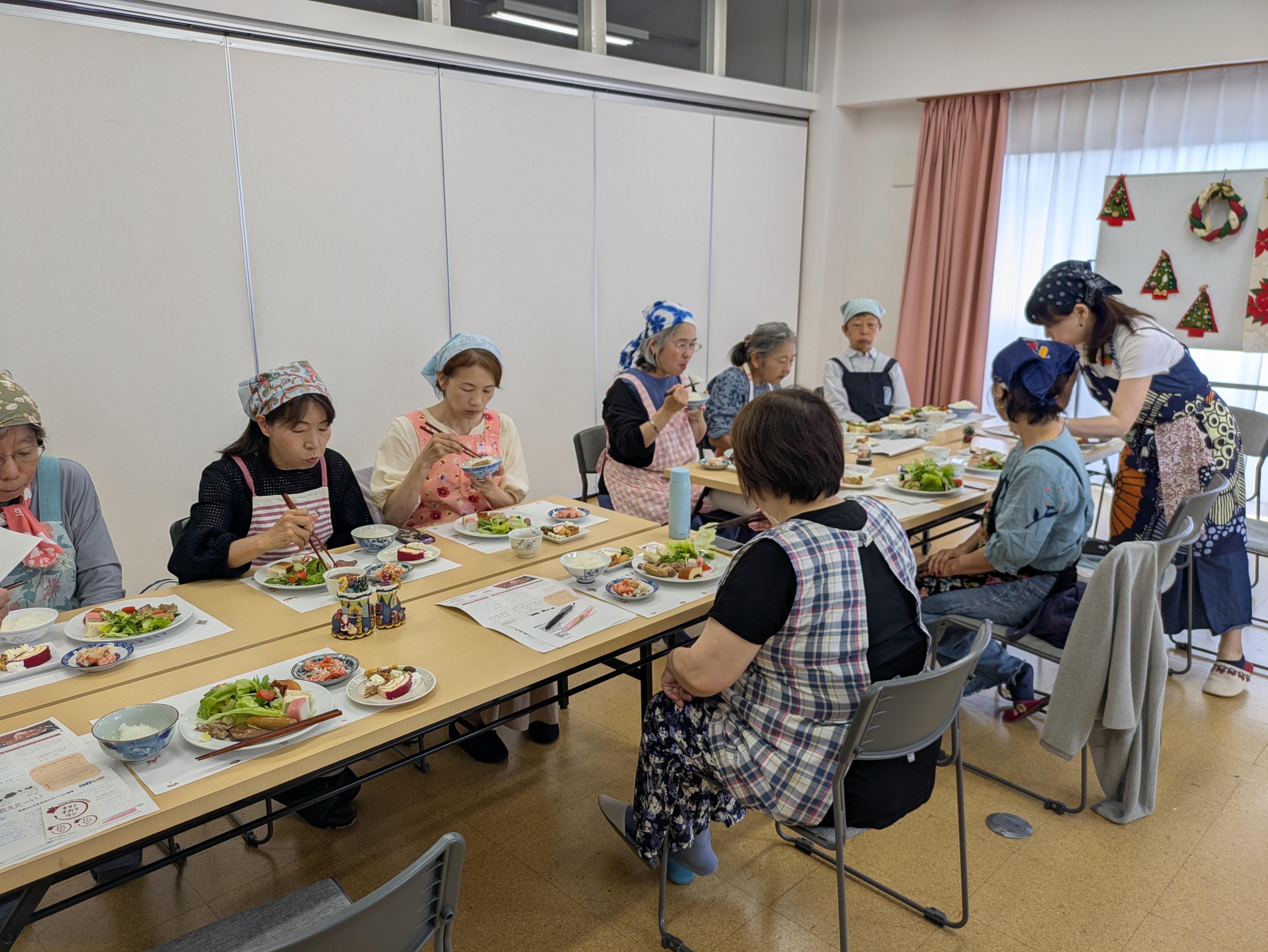クリスマス正月用品試食会の活動の様子